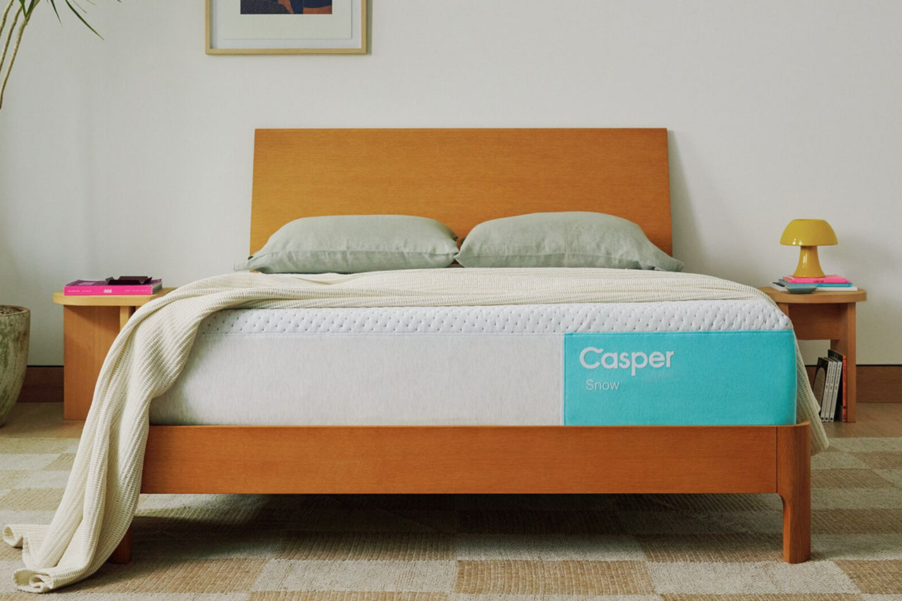 Split King bed with Casper® 金刚休闲游戏官网's Dream and Snow mattresses